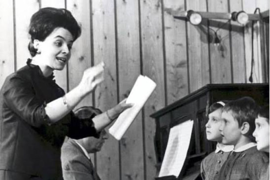 Mariele Ventre dirige il Piccolo Coro dell'Antoniano
