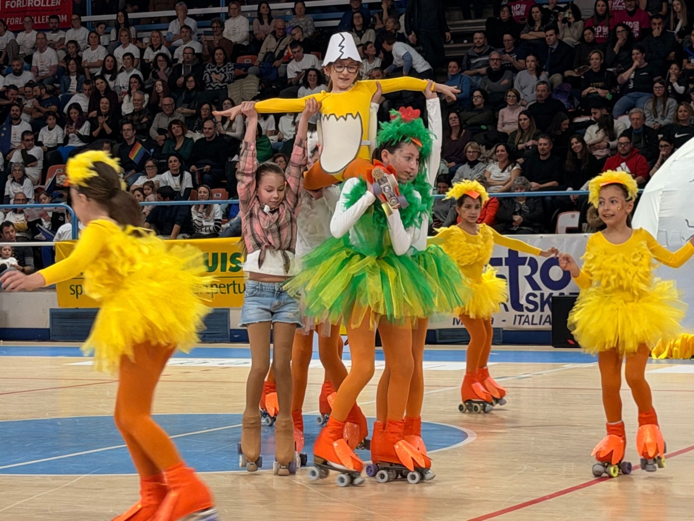 Coreografia a tema pulcini al Trofeo Mariele Ventre